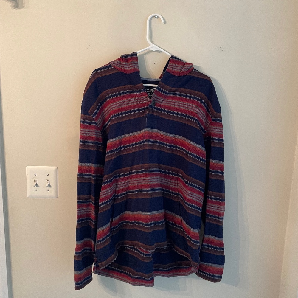 American Eagle Outfitters Quality Outerwear size Large Pullover Hoodie